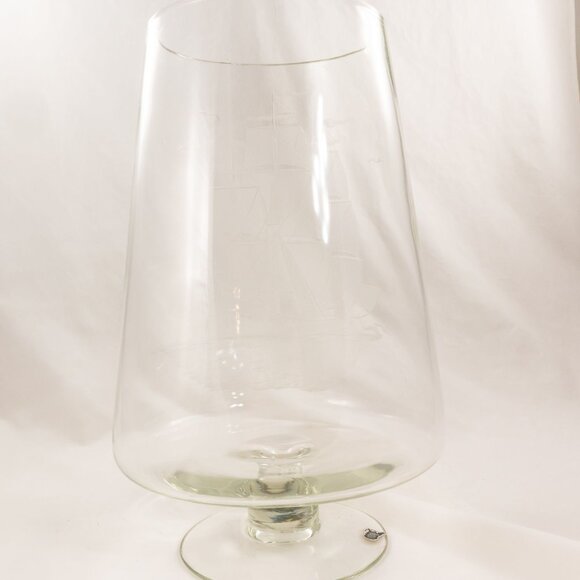 Elegant Hand-Made West Virginia Glass Nautical Etched Vase – Vintage Masterpiece - Picture 3 of 6